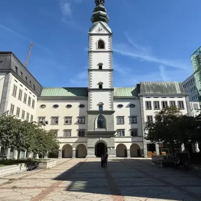 Klagenfurt pieszo – Dziedzińce, smok i miasto nad jeziorem