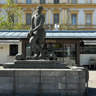 Klagenfurt pieszo – Dziedzińce, smok i miasto nad jeziorem