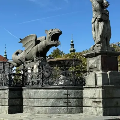 Klagenfurt pieszo – Dziedzińce, smok i miasto nad jeziorem