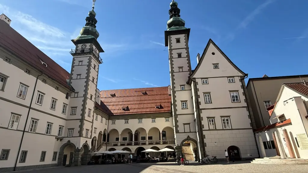Klagenfurt zu Fuß – Höfe, Drachen und die Stadt am See